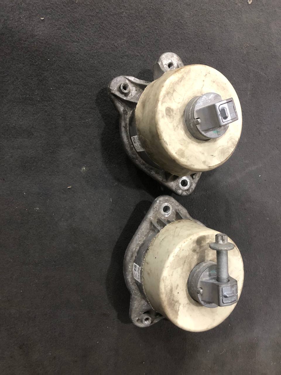 W222 շարժիչի պադուշկա (բարձիկ)